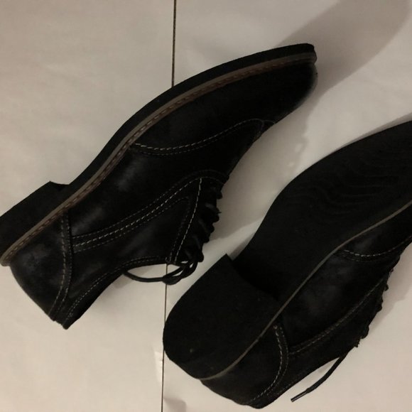 Shoes - Picture 3 of 3